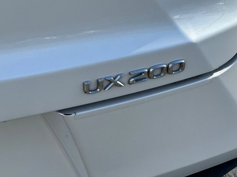 Used 2020 Lexus UX 200 image 21