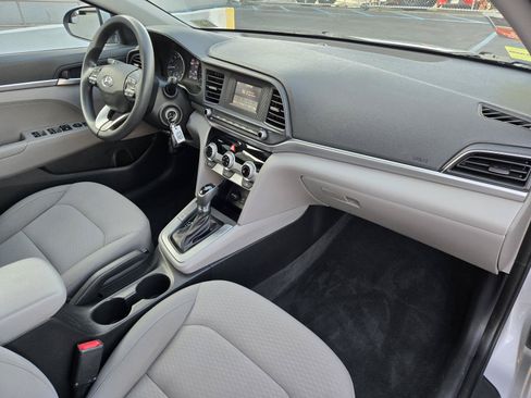 Used 2019 Hyundai Elantra SE FWD image 28