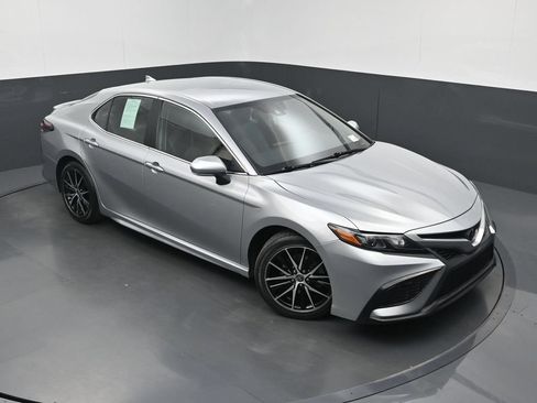 Used 2022 Toyota Camry SE w/ Convenience Package FWD image 31