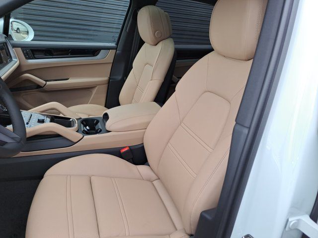Used 2026 Porsche Cayenne AWD/4WD image 5
