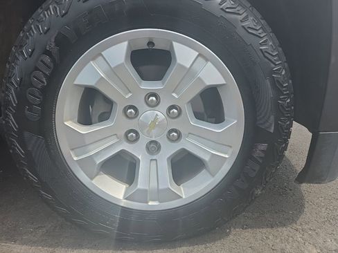 Used 2018 Chevrolet Suburban LT RWD image 25