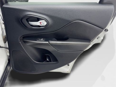 Used 2016 Jeep Cherokee Limited image 43