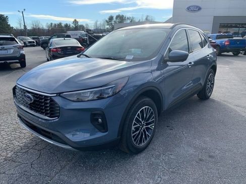 New 2026 Ford Escape SE w/ PHEV Premium Package FWD image 4