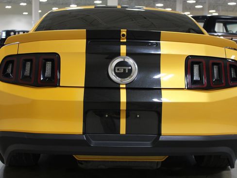 Used 2011 Ford Mustang GT RWD image 5