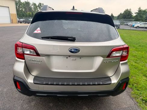 Used 2018 Subaru Outback 2.5i Limited AWD/4WD image 2