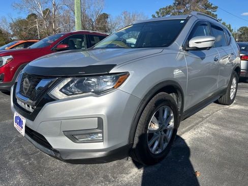 Used 2018 Nissan Rogue SV w/ Premium Package image 3