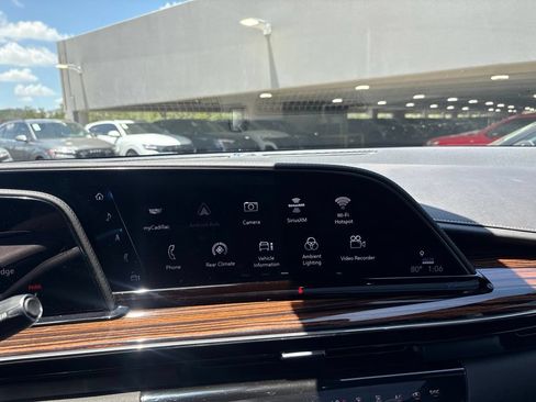Used 2024 Cadillac Escalade Premium Luxury w/ Performance Package AWD/4WD image 20