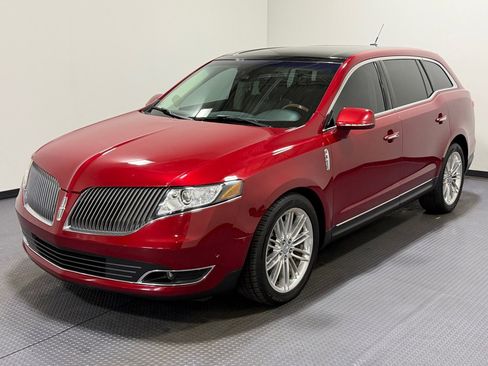 Used 2013 Lincoln MKT AWD image 1