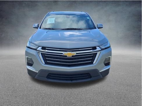 Used 2023 Chevrolet Traverse LT FWD image 2