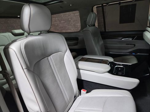 Used 2022 Jeep Grand Wagoneer Series II w/ Premium Group II AWD/4WD image 56