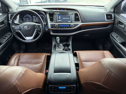 Used 2019 Toyota Highlander Limited Platinum image 4