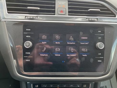 Used 2020 Volkswagen Tiguan SEL AWD/4WD image 42