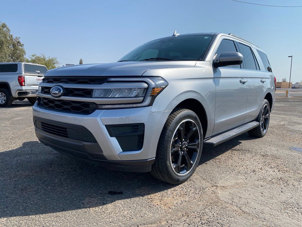 Used 2022 Ford Expedition XLT RWD image 2