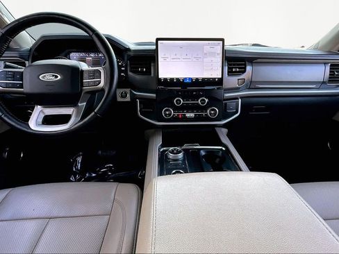 Used 2024 Ford Expedition Max XLT image 5