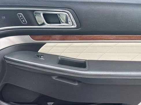 Used 2017 Ford Explorer Platinum image 46