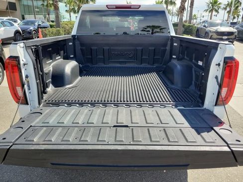Used 2025 GMC Sierra 1500 SLT RWD image 27