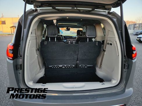 Used 2021 Chrysler Pacifica Limited image 15
