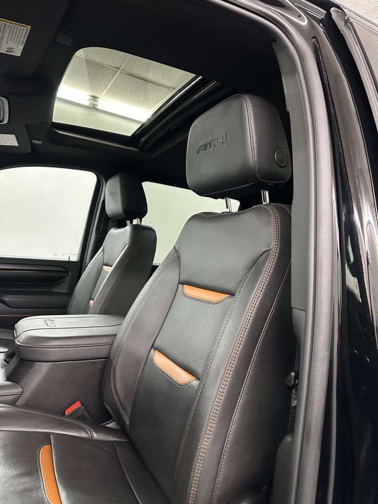 Used 2025 GMC Sierra 2500 AT4 w/ AT4 Premium Plus Package AWD/4WD image 12