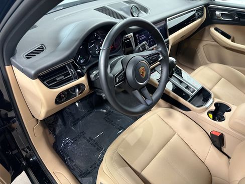 Certified 2026 Porsche Macan AWD/4WD image 4