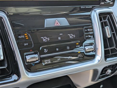 Used 2022 Kia Sorento SX w/ Panoramic Sunroof Package image 28