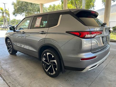 Used 2023 Mitsubishi Outlander SE FWD image 4