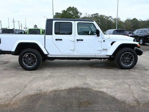 Used 2023 Jeep Gladiator Overland image 3