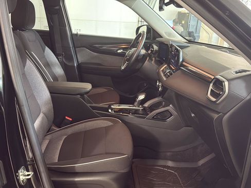 Used 2024 Chevrolet TrailBlazer LT w/ Convenience Package FWD image 16