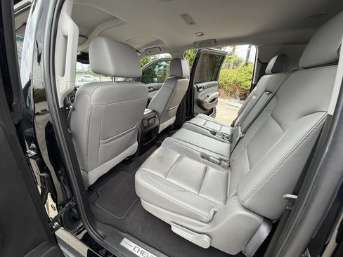 Used 2020 Chevrolet Suburban LT RWD image 11