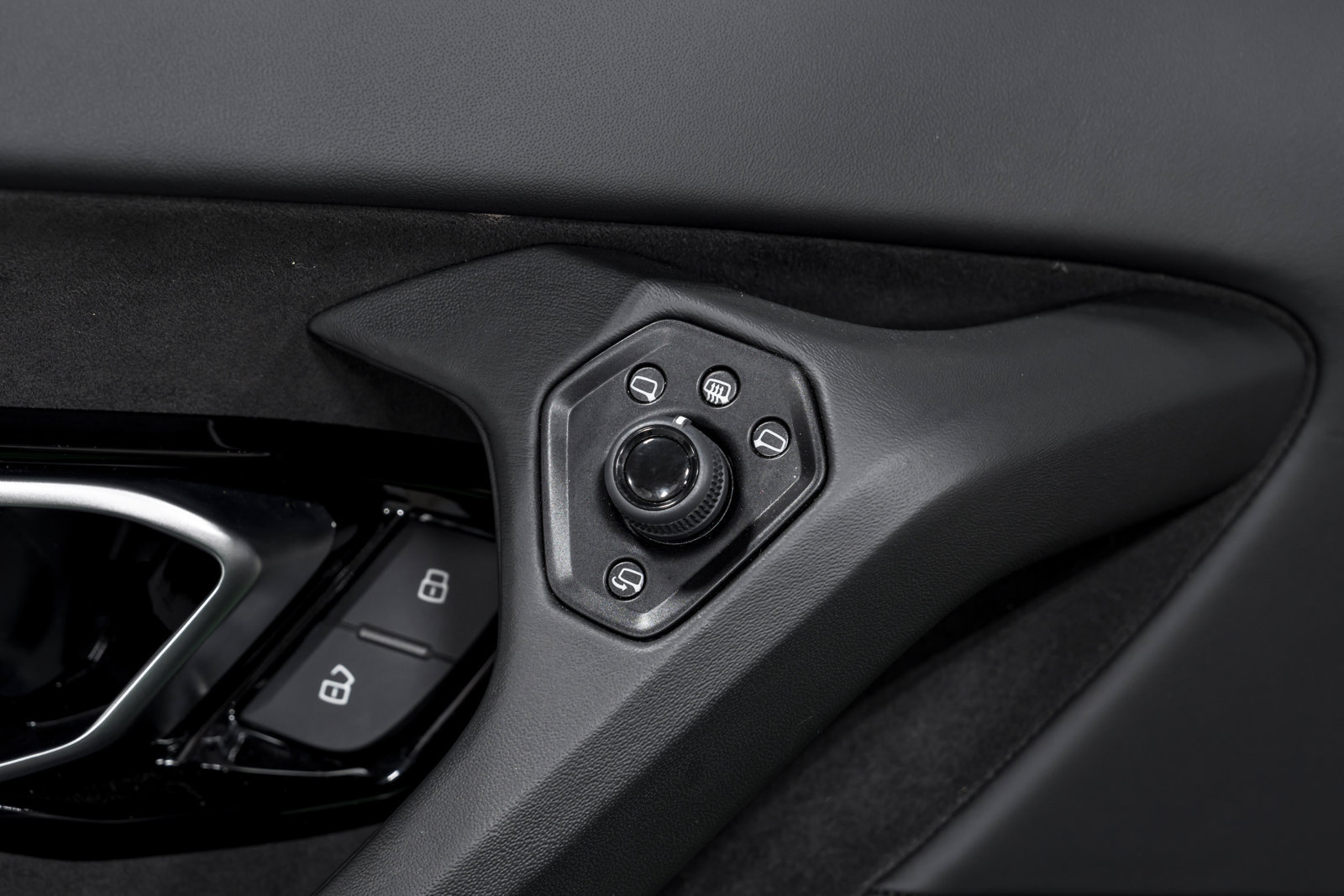 Used 2022 Lamborghini Huracan EVO RWD image 10