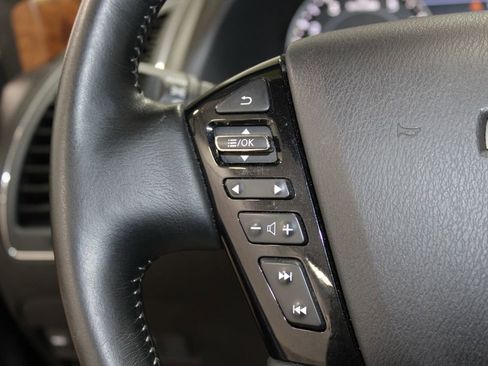 Used 2024 Nissan Armada SL w/ Captain's Chairs Package image 44