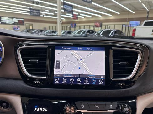 Used 2018 Chrysler Pacifica Touring-L Plus FWD image 27