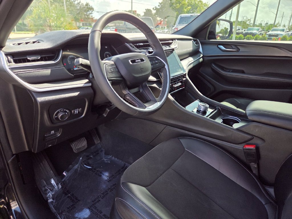 Used 2024 Jeep Grand Cherokee L Altitude AWD/4WD image 31
