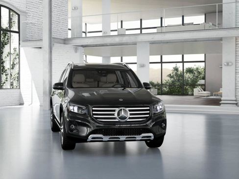 Used 2026 Mercedes-Benz GLB 250 4MATIC image 8