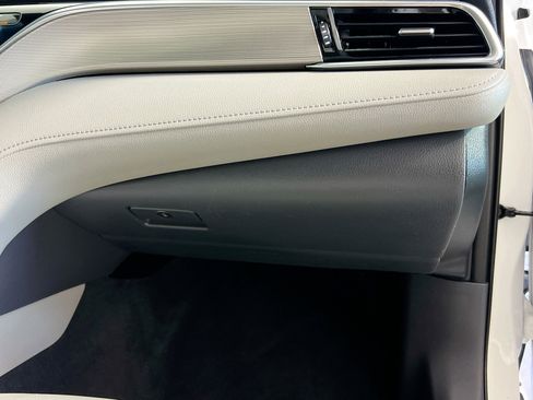 Used 2018 Toyota Camry SE FWD image 34