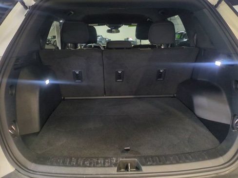 Used 2025 Chevrolet Equinox LT FWD image 12