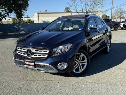 Used 2018 Mercedes-Benz GLA 250 4MATIC image 3