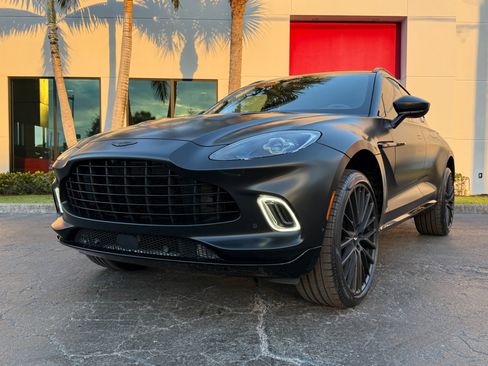 Used 2022 Aston Martin DBX image 9