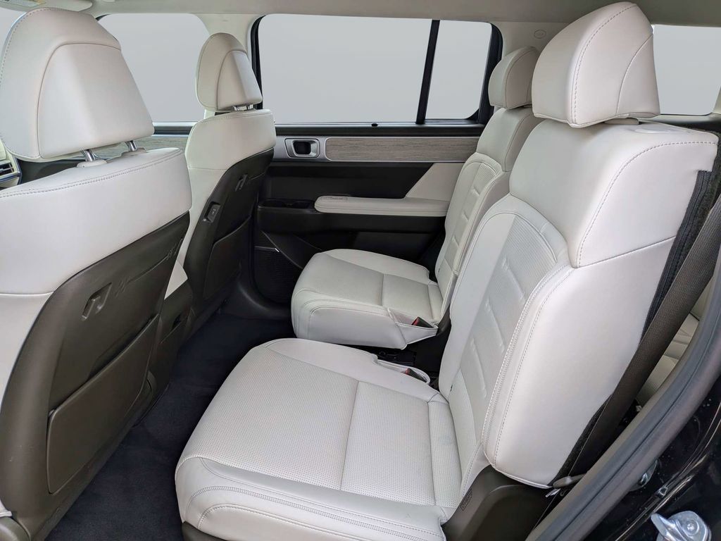 Used 2025 Hyundai Santa Fe Calligraphy AWD/4WD image 17