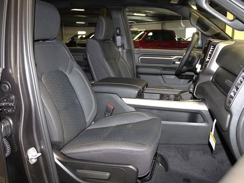 New 2026 RAM 1500 4x4 Crew Cab image 32