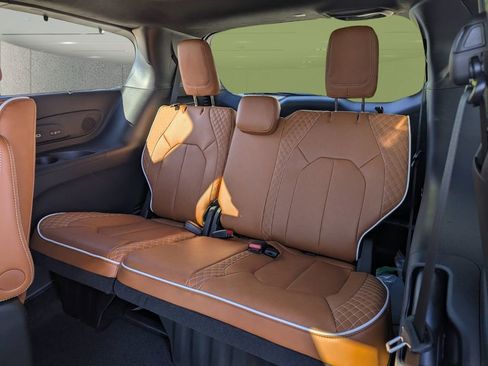 New 2026 Chrysler Pacifica Pinnacle w/ Trailer Tow Group image 7
