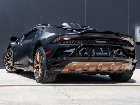 Used 2024 Lamborghini Huracan Sterrato image 6