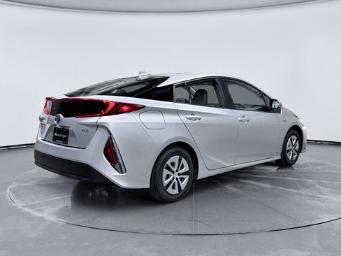 Used 2022 Toyota Prius Prime XLE FWD image 3