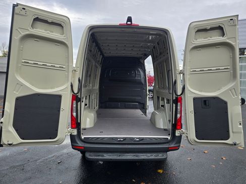 New 2026 Mercedes-Benz Sprinter 2500 image 15
