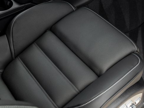 New 2026 Porsche Macan Turbo image 45