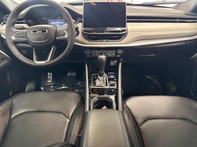Used 2024 Jeep Compass Limited AWD/4WD image 2