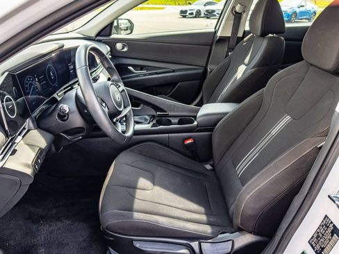 Used 2025 Hyundai Elantra SEL image 8