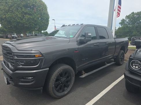 Used 2025 RAM 2500 Laramie AWD/4WD image 1