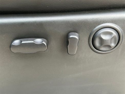 Used 2011 GMC Sierra 3500 Denali image 21