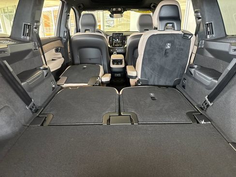New 2026 Volvo XC90 B6 Ultra w/ Lounge Package image 15