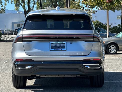 Certified 2024 Lincoln Nautilus Premier image 5